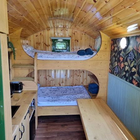 Woodie The Shepherds Hut - Sleeps 4 Chichester Exterior photo